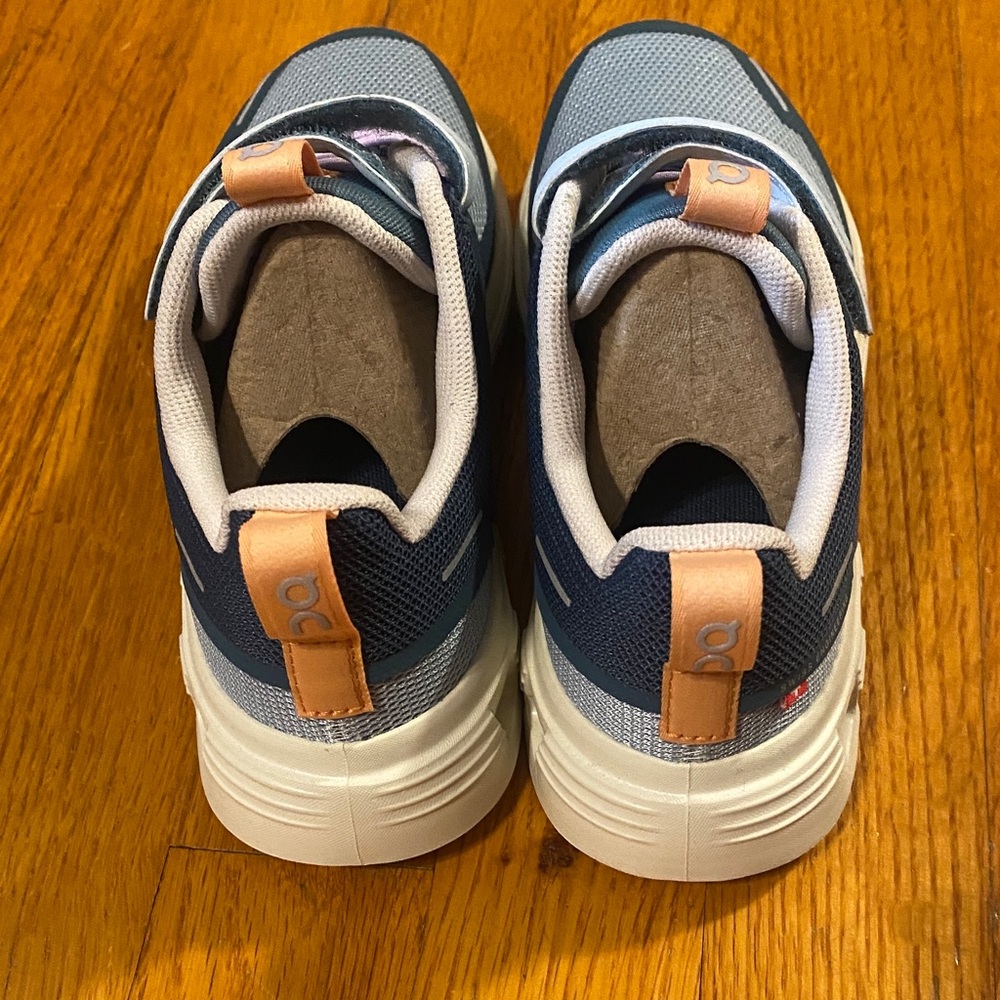 Kids On Running Running Shoes - Gray and Pink - Picture 5 of 6